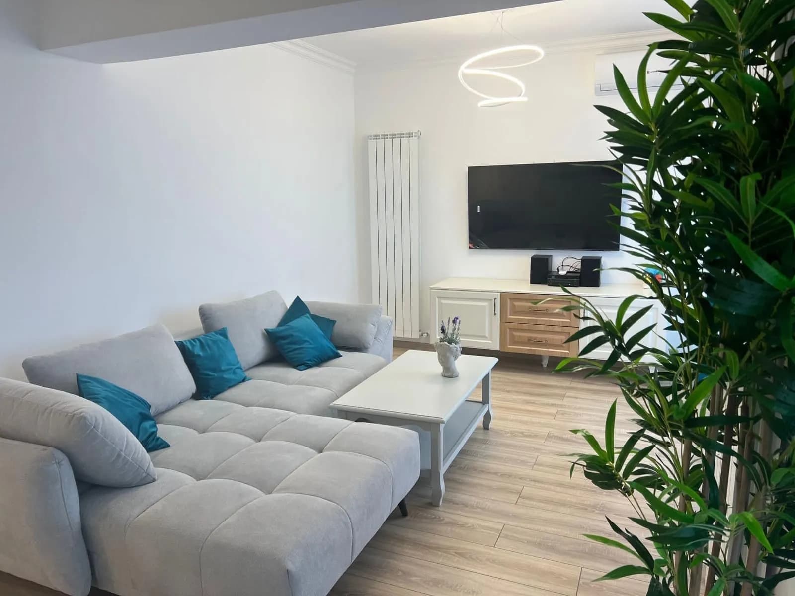 Квартира в Mamaia, 2 комн., 80 м²