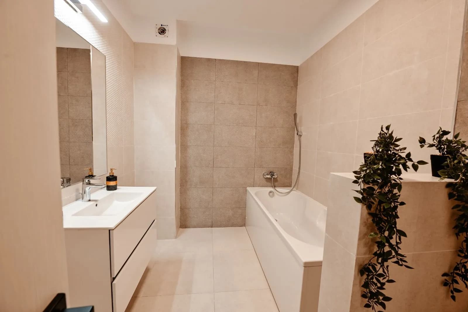 Квартира в Constanta, 2 комн., 60 м² — фото 9
