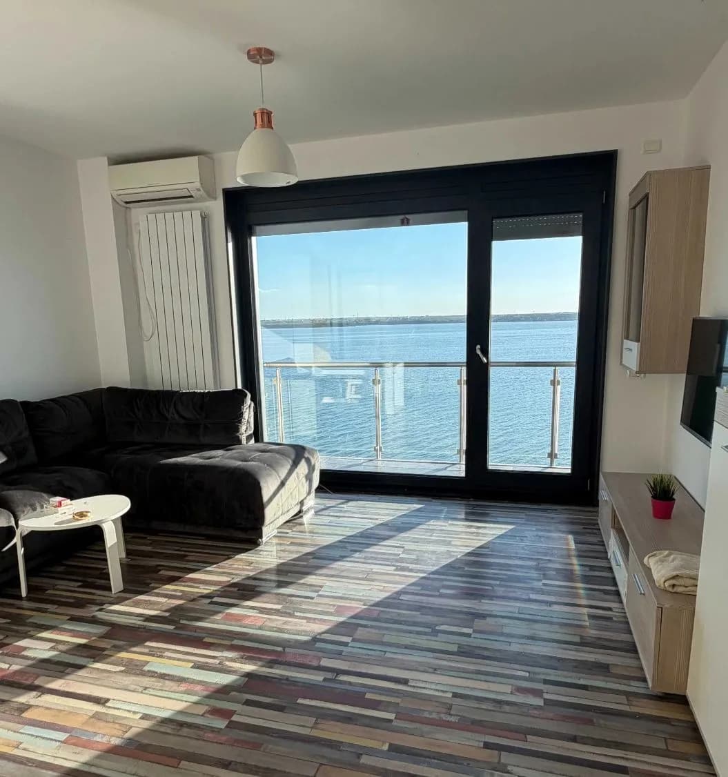 Квартира в Mamaia, 2 комн., 82 м² — фото 1
